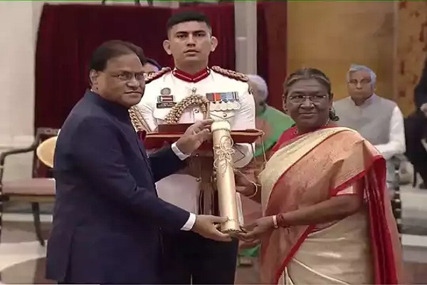 नरसिम्हा राव समेत चार शख्सियतों को मरणोपरांत मिला भारत रत्न, लालकृष्ण ...
